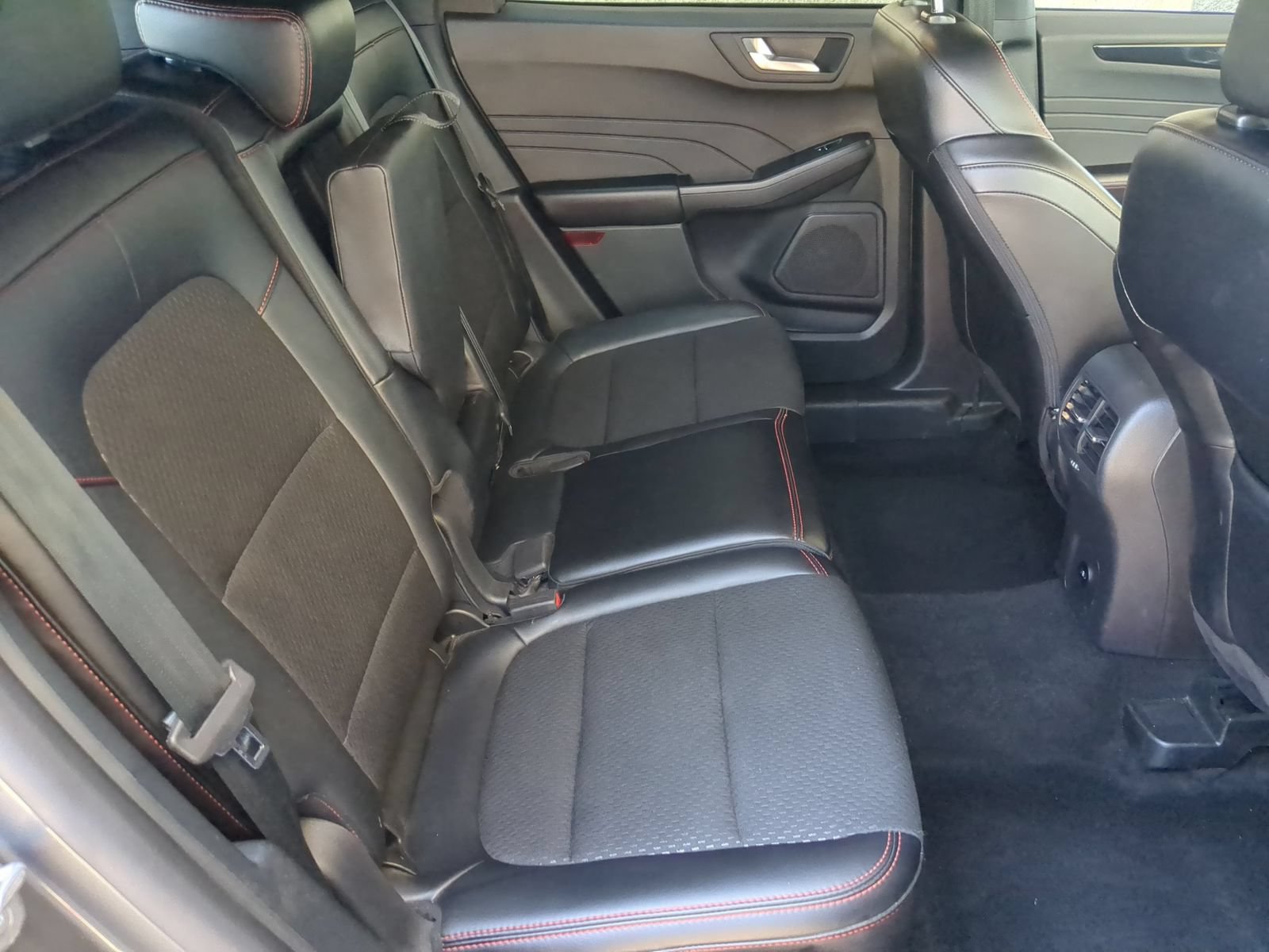 Used 2025 Ford Escape ST-Line FWD image 25