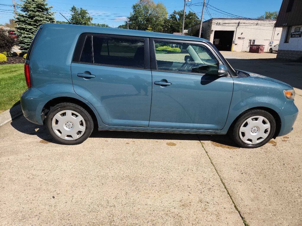 Used 2010 Scion xB FWD image 8