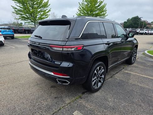 Used 2023 Jeep Grand Cherokee Overland w/ Luxury Tech Group IV AWD/4WD image 4