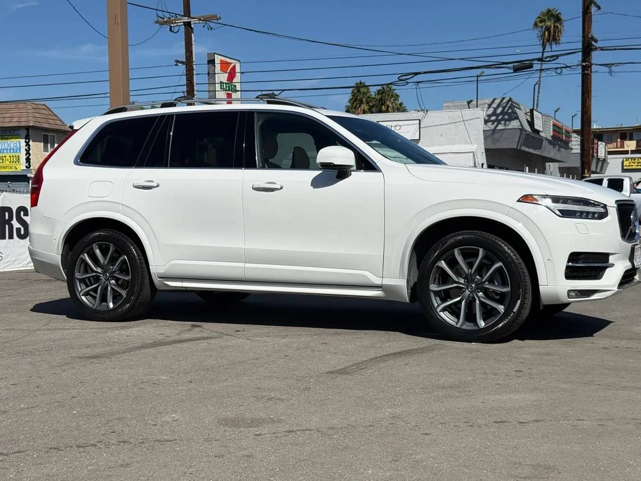 Used 2017 Volvo XC90 T6 Momentum w/ Vision Package AWD/4WD image 29