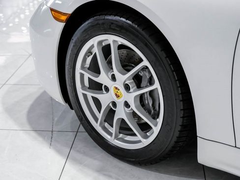 Used 2019 Porsche 718 Boxster image 14