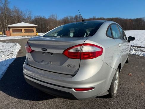 Used 2019 Ford Fiesta SE image 4