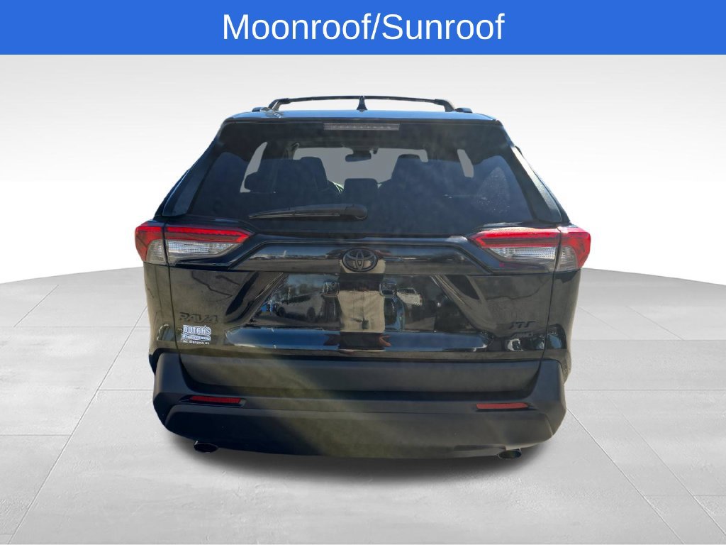 Used 2021 Toyota RAV4 XLE Premium AWD/4WD image 5