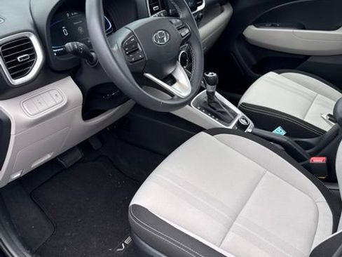 Certified 2026 Hyundai Venue SEL FWD image 10