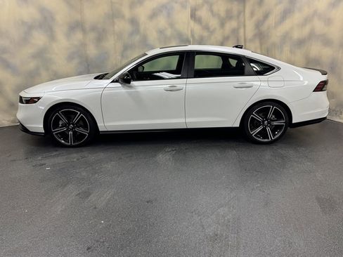 Used 2024 Honda Accord Sport image 3