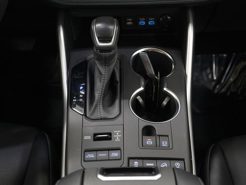 Used 2022 Toyota Highlander XLE image 17