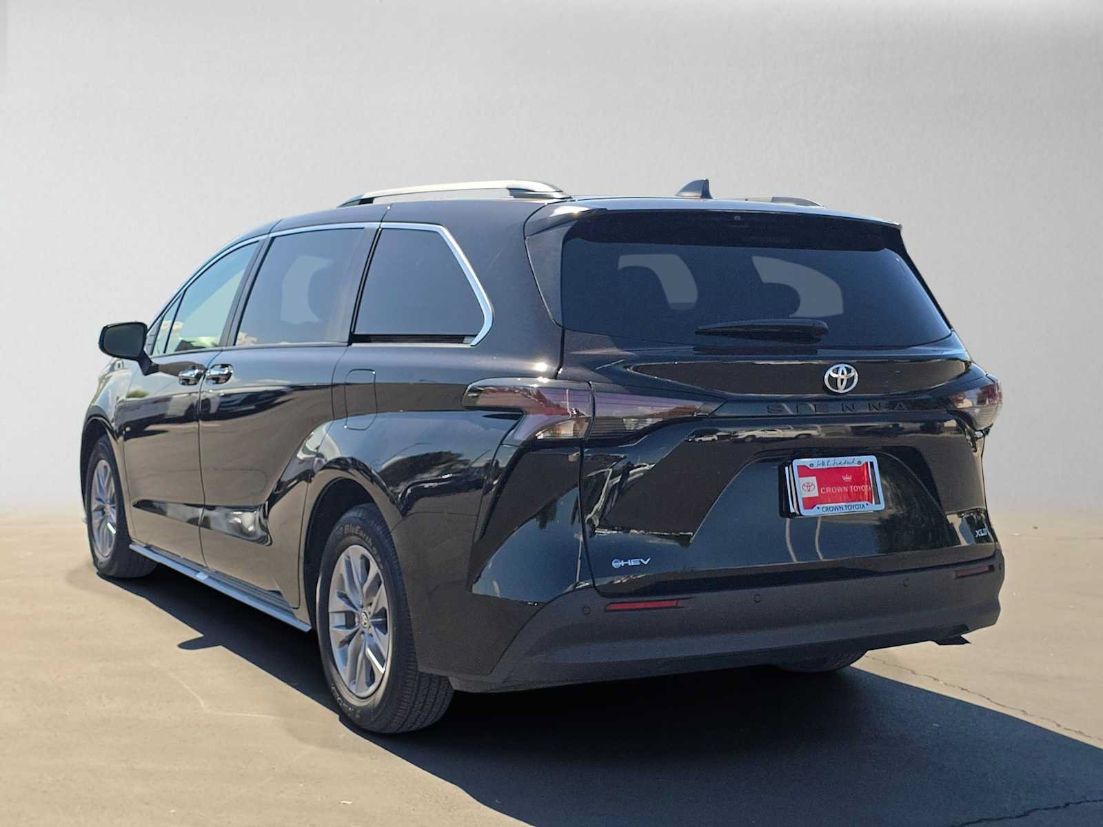 Certified 2026 Toyota Sienna XLE FWD image 5
