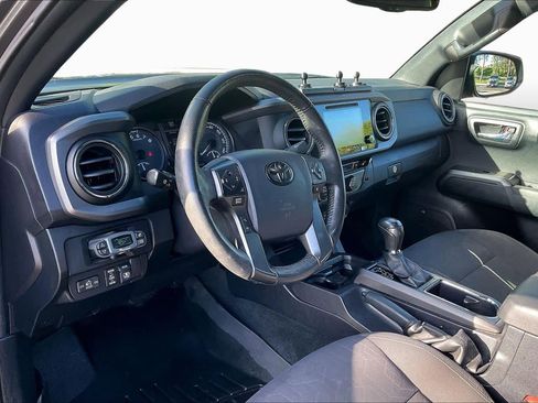 Used 2017 Toyota Tacoma TRD Off-Road image 17
