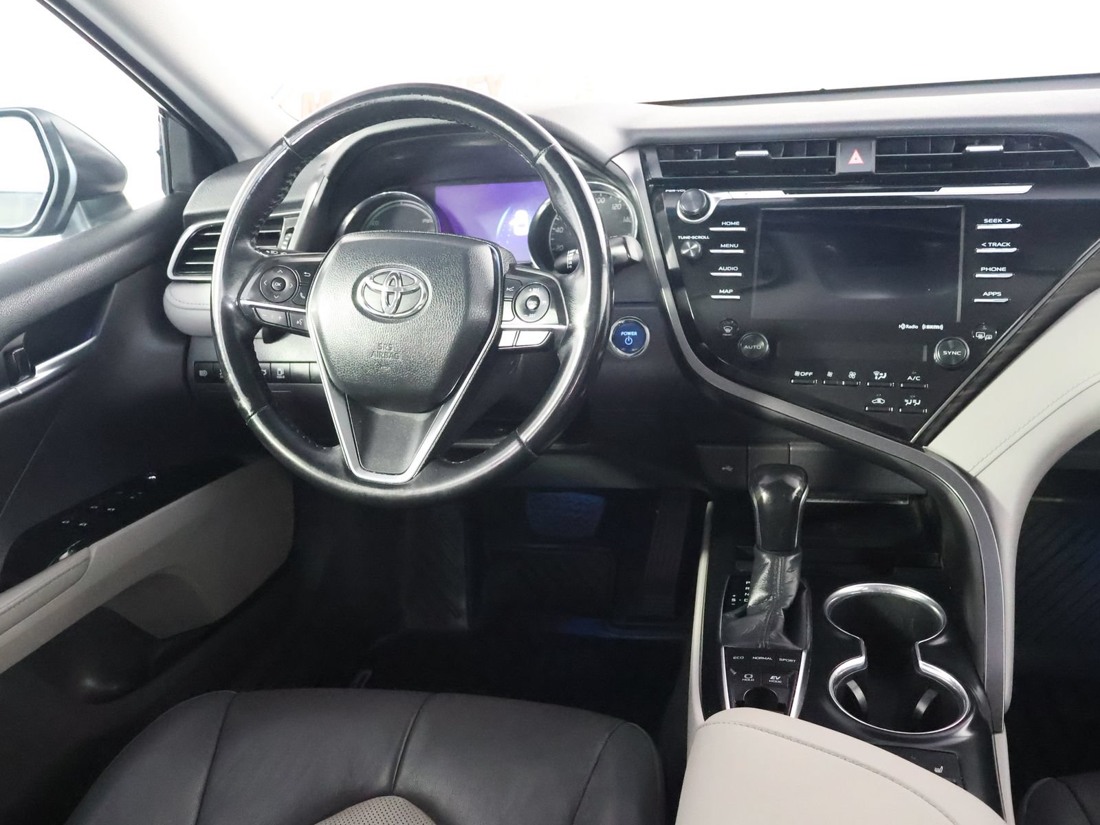 Used 2020 Toyota Camry XLE FWD image 26