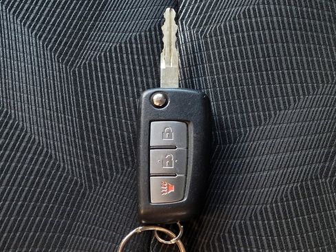 Used 2016 Nissan Rogue S image 32