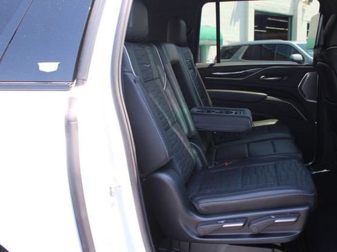 Used 2022 Cadillac Escalade ESV Sport Platinum w/ LPO, ONYX Package image 17