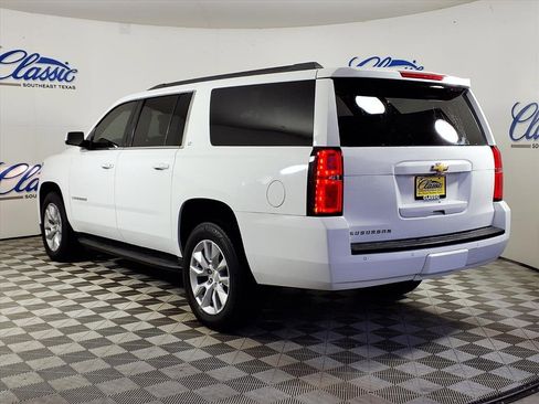 Used 2018 Chevrolet Suburban LT image 2