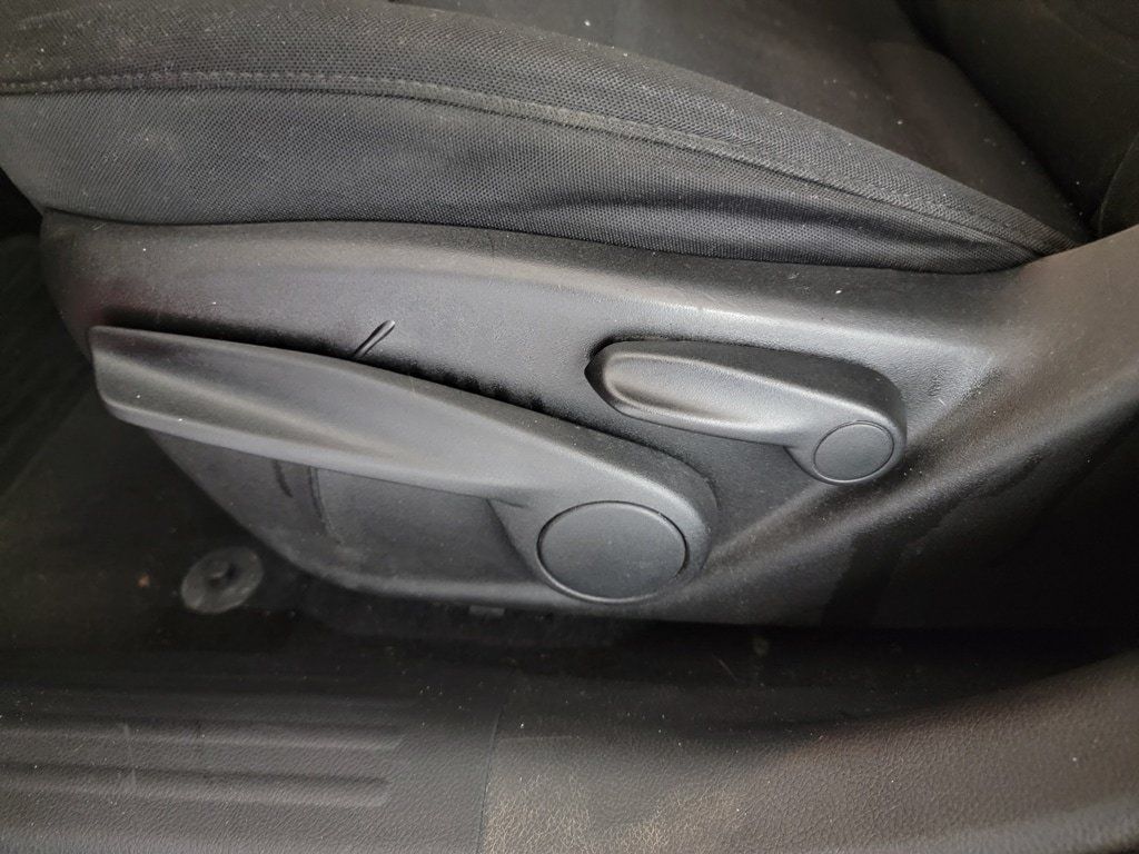 Used 2018 Jeep Renegade Latitude FWD image 15