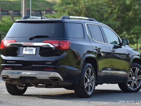 Used 2017 GMC Acadia Denali w/ Technology Package AWD/4WD image 5