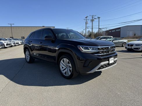 Certified 2020 Volkswagen Atlas Cross Sport SE w/ Panoramic Sunroof Package image 3