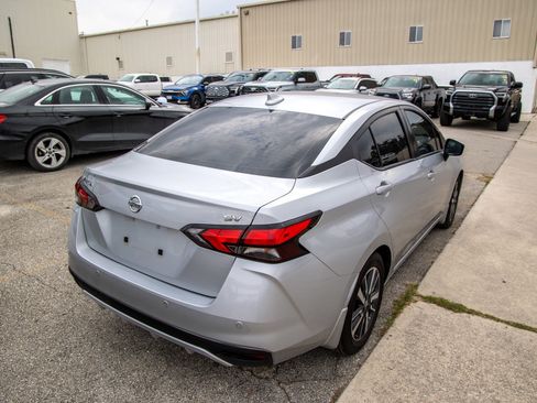 Used 2021 Nissan Versa SV image 8