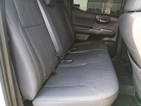 Used 2019 Toyota Tacoma TRD Sport AWD/4WD image 31