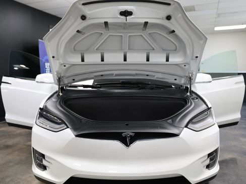 Used 2020 Tesla Model X Long Range image 48