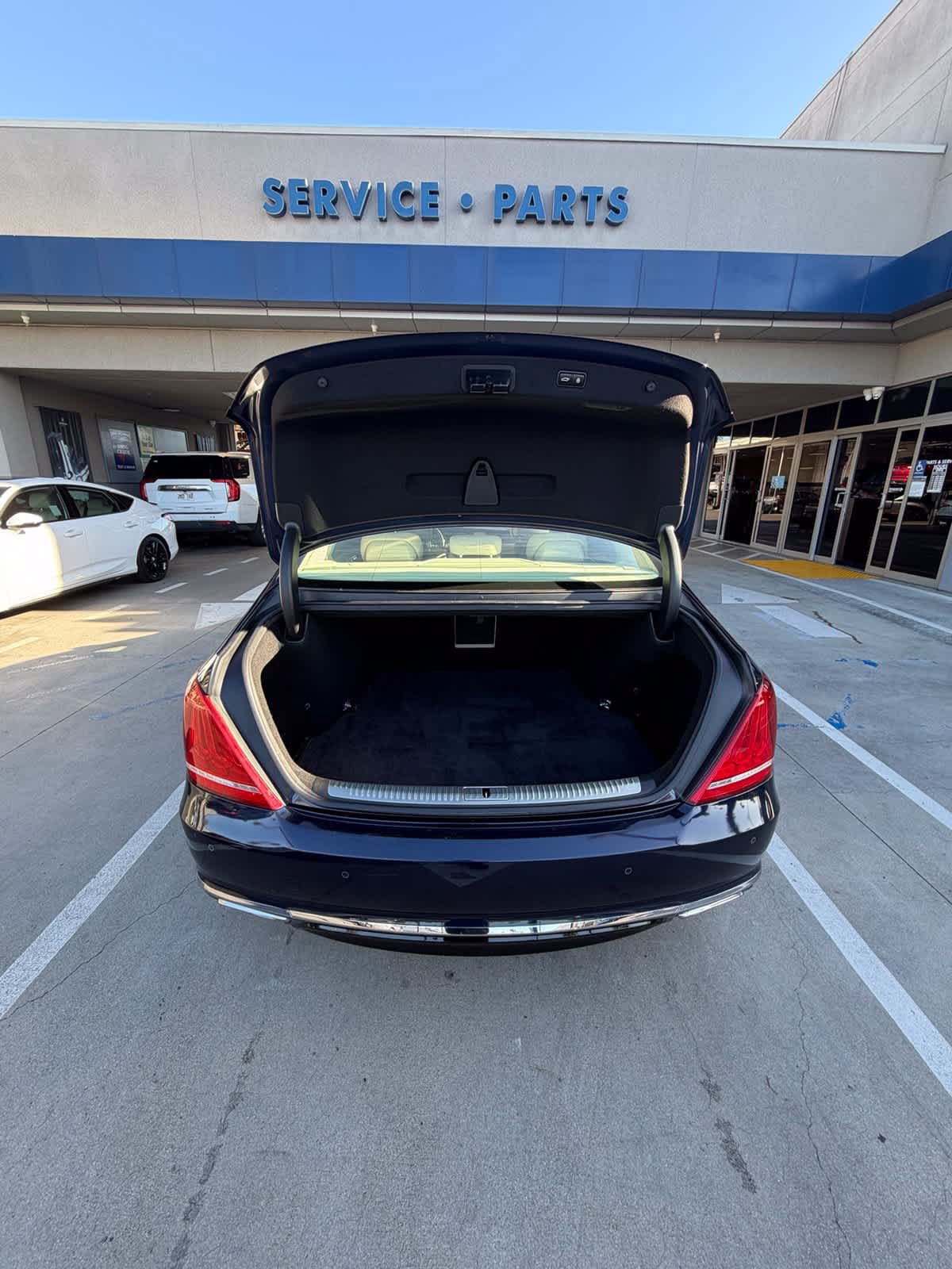 Used 2018 Genesis G90 5.0 Ultimate RWD image 12
