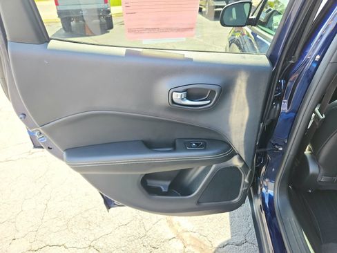 Used 2021 Jeep Compass Latitude AWD/4WD image 24