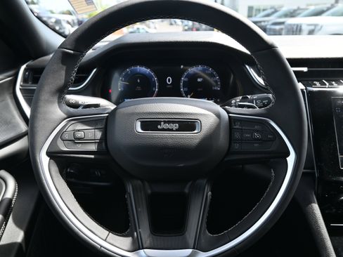 Used 2025 Jeep Grand Cherokee L Laredo w/ Luxury Tech Group I RWD image 16