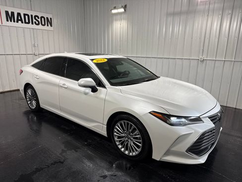 Used 2022 Toyota Avalon Limited w/ Advanced Safety Package FWD image 4