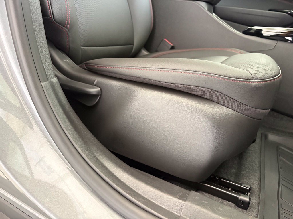New 2026 Chevrolet Trax RS w/ Sunroof Package FWD image 40