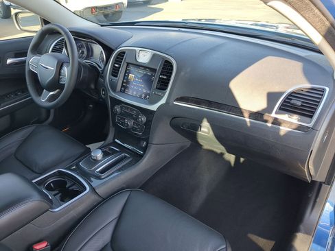 Used 2022 Chrysler 300 Touring L w/ Comfort Group image 19