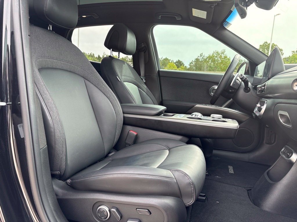 Used 2024 Genesis GV60 RWD image 18