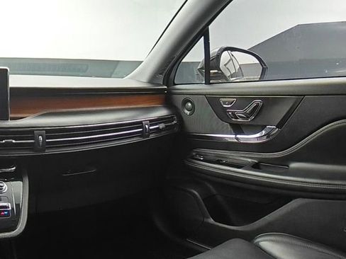 Used 2021 Lincoln Corsair Reserve w/ Equipment Group 201A image 21