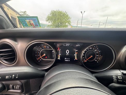 Used 2018 Jeep Wrangler Unlimited Sport S AWD/4WD image 39
