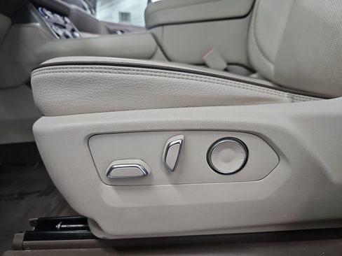 Used 2023 GMC Yukon Denali AWD/4WD image 32