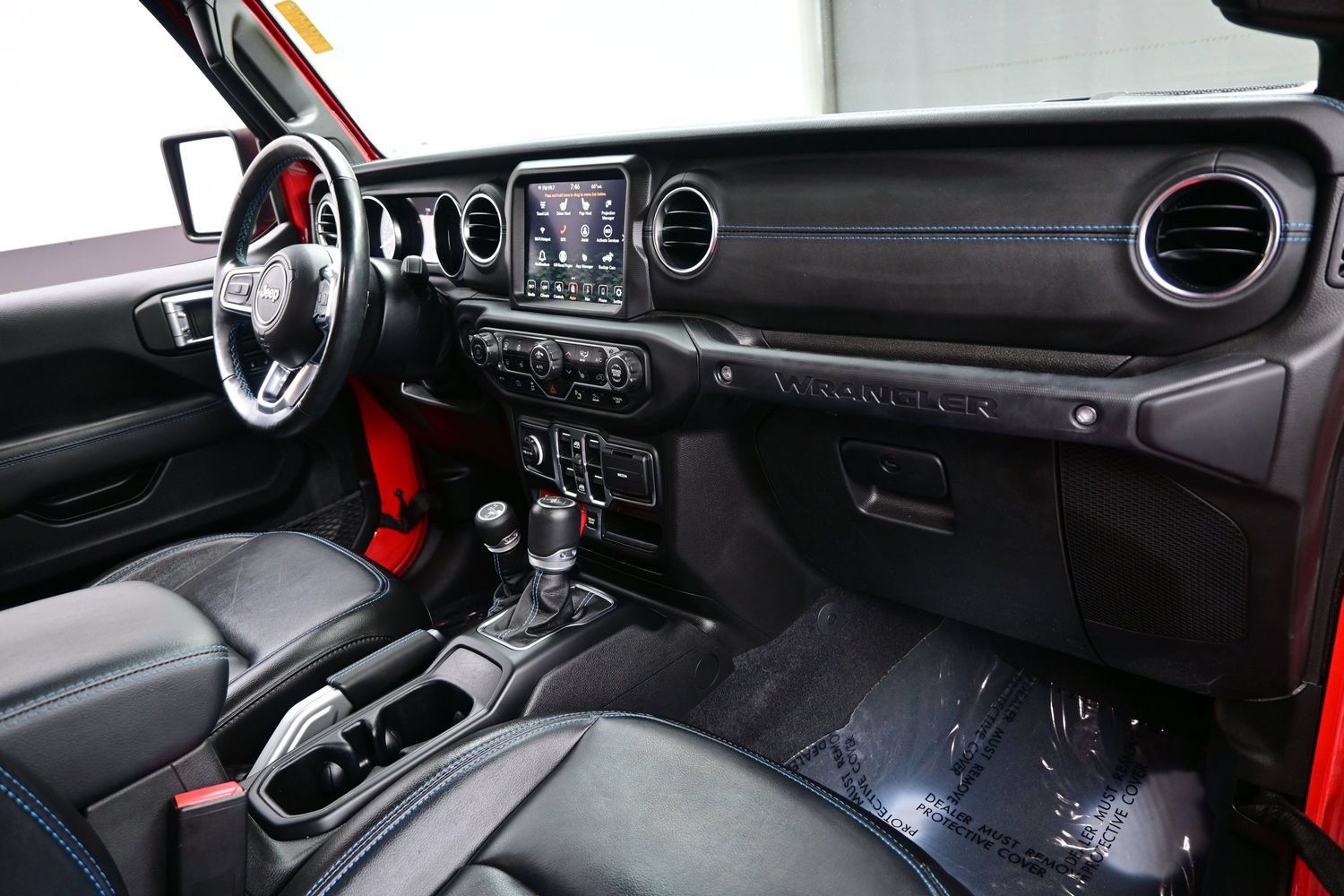 Used 2022 Jeep Wrangler Unlimited Rubicon 4xe w/ Cold Weather Group AWD/4WD image 16