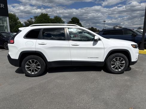 Used 2019 Jeep Cherokee Latitude Plus w/ Comfort/Convenience Group AWD/4WD image 2