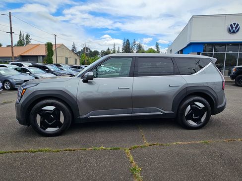 Used 2024 Kia EV9 Light Long Range RWD image 2