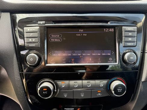 Used 2018 Nissan Rogue S AWD/4WD image 15
