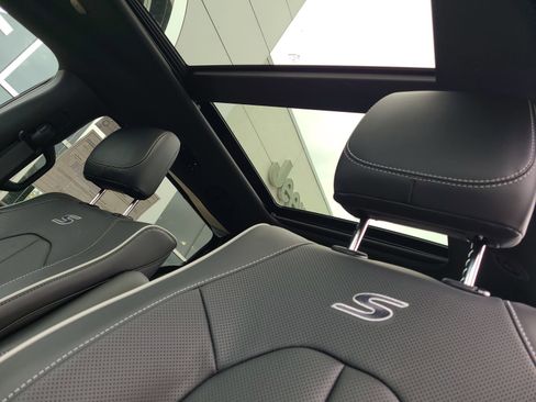 New 2023 Chrysler Pacifica Limited w/ Uconnect Theater Family Group image 34