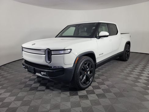 Used 2024 Rivian R1T Adventure AWD/4WD image 1
