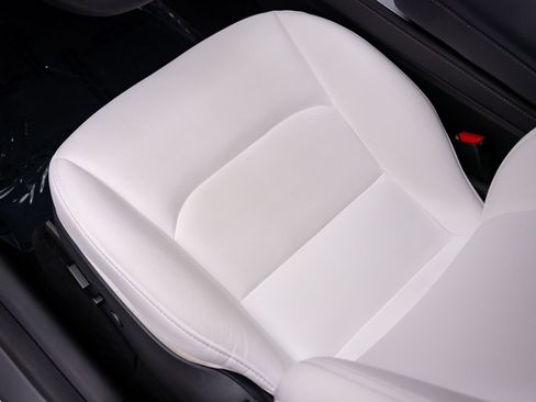 Used 2023 Tesla Model Y 2WD image 14