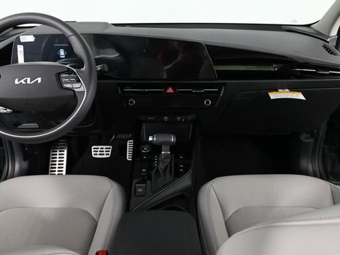 New 2025 Kia Niro EX Touring image 14