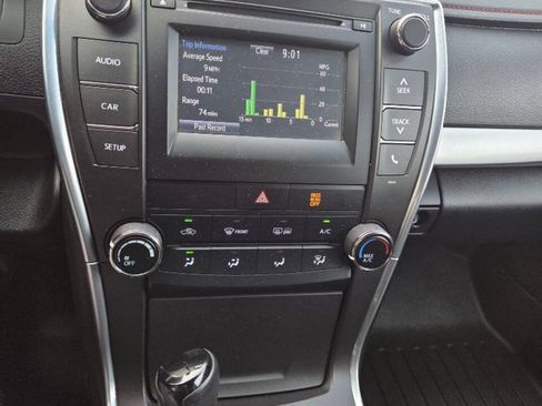 Used 2016 Toyota Camry SE w/ Moonroof Package FWD image 15