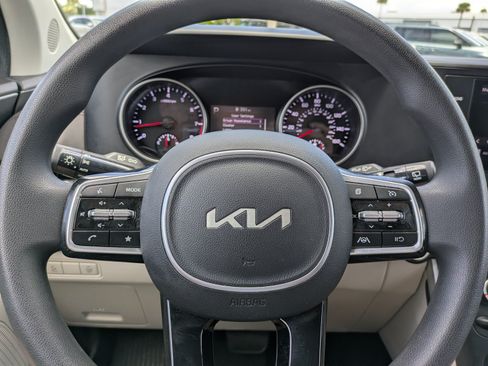 Certified 2024 Kia Carnival LX FWD image 21