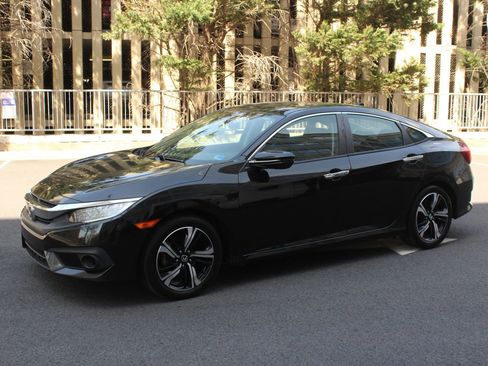 Used 2016 Honda Civic Touring image 12