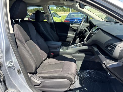 Used 2025 Subaru Outback Premium AWD/4WD image 11