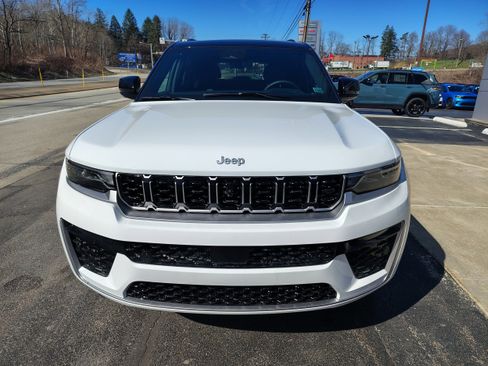 New 2026 Jeep Grand Cherokee Summit AWD/4WD image 3