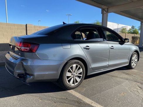 Used 2016 Volkswagen Jetta SE image 3