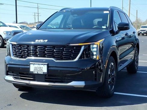 Used 2024 Kia Sorento S image 2