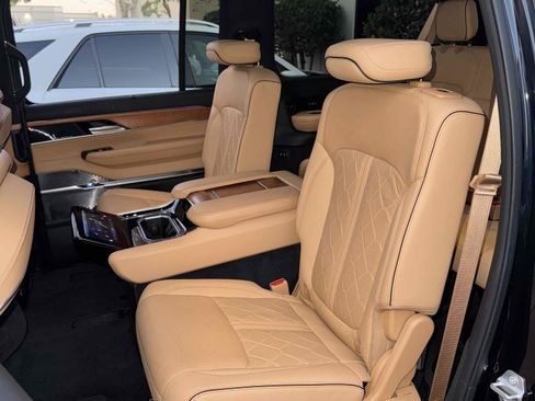 Used 2023 Jeep Grand Wagoneer L Series III image 36