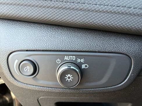 Used 2025 Chevrolet TrailBlazer LT image 4