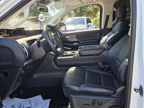 Used 2025 Ford Expedition Platinum AWD/4WD image 6